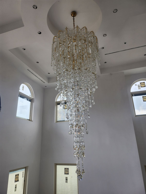 Crystal_Chandelier_Entry long